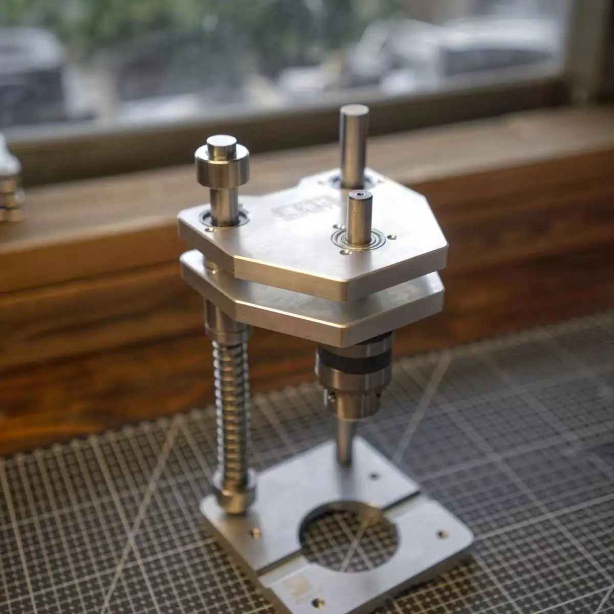 Drill Press - Hochpräziser Vertikalbohrständer - Hilfsbohrhalterung für Aluminiumprofile